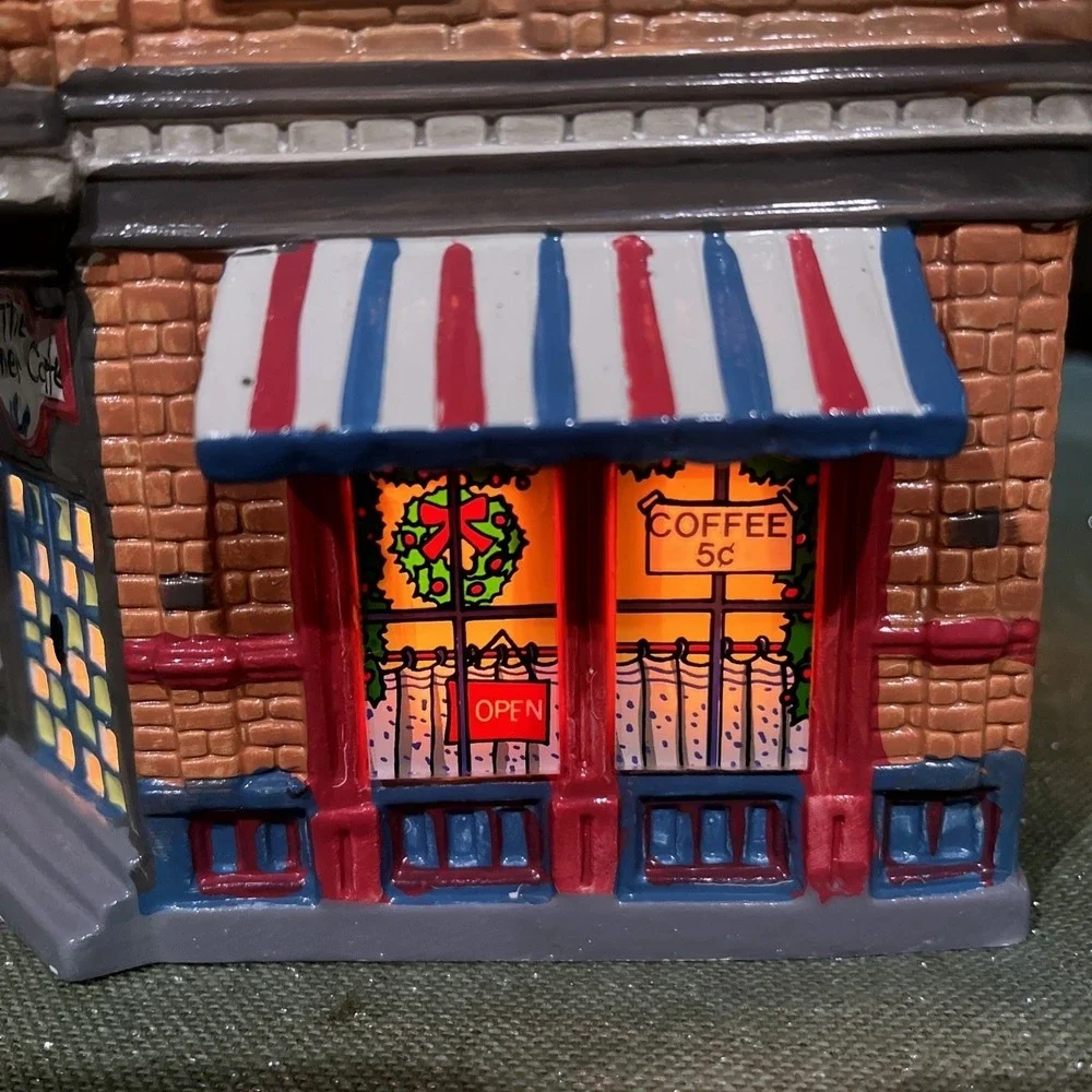 DEPT 56 Snow Village CORNER CAFE #5124-1 w/ Light~Retired